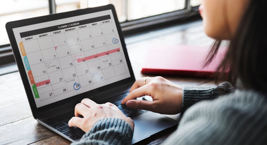 Women receiving invite with proper calendar invite etiquette