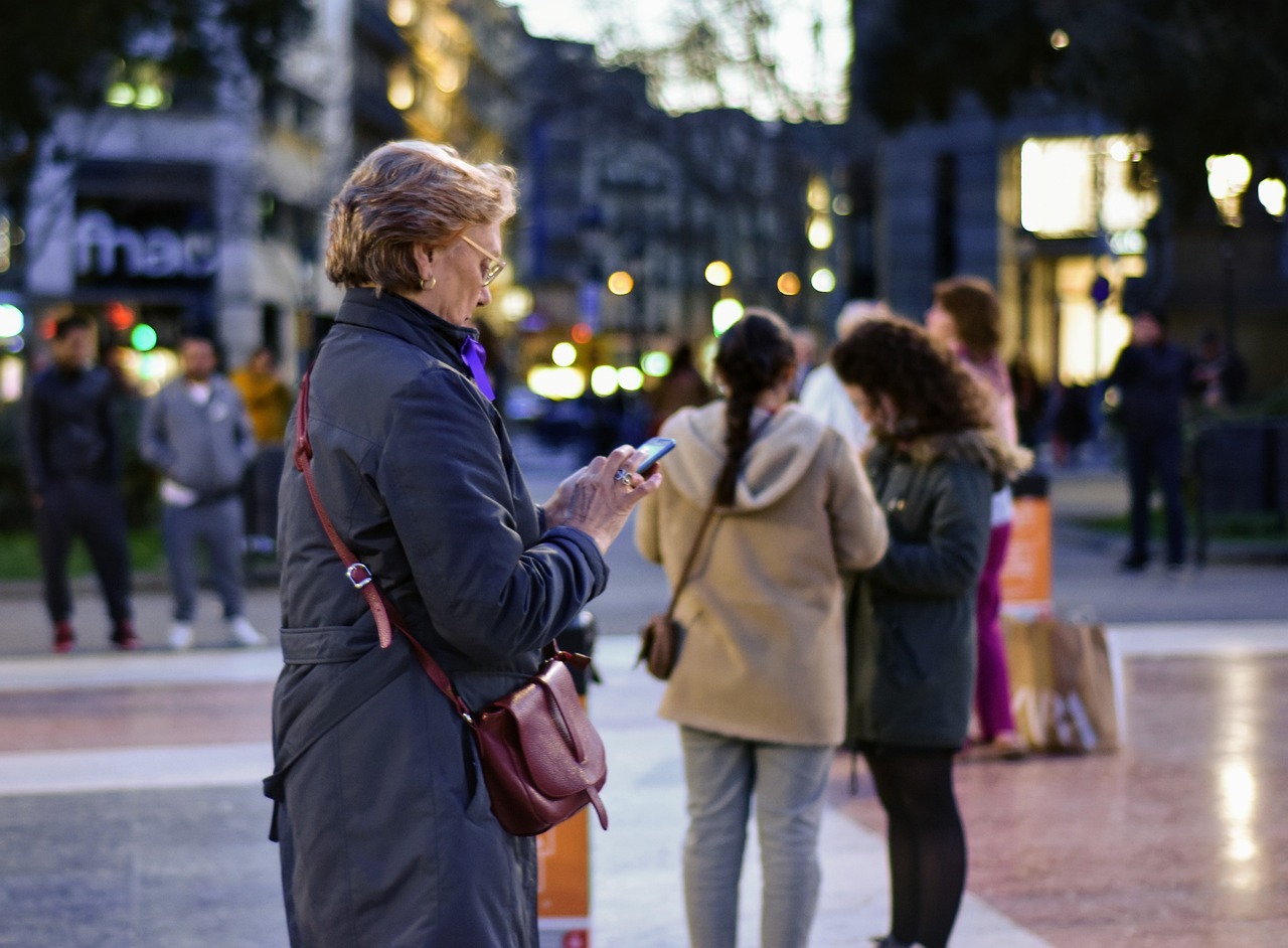 Woman receiving a SMS reminder